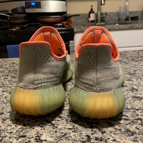 Yeezy 350 - Picture 3 of 6